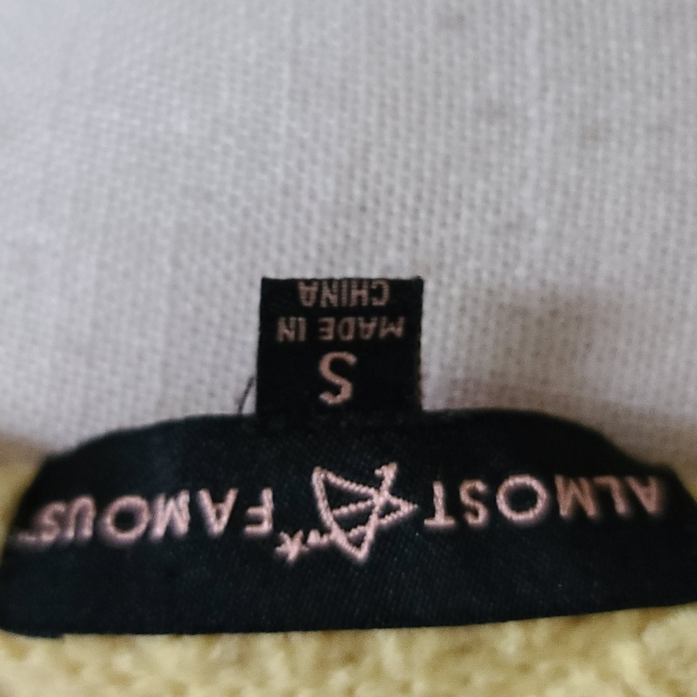 Almost Famous Sweater Size Small - image 6